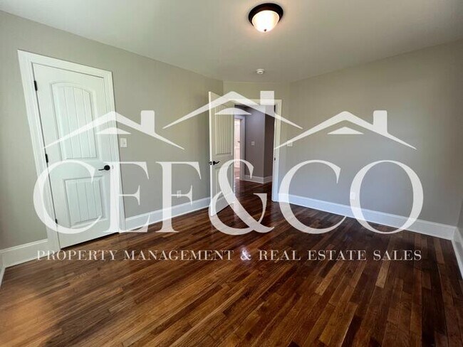 Building Photo - Spacious 3 bedroom home now available in Spartanburg!