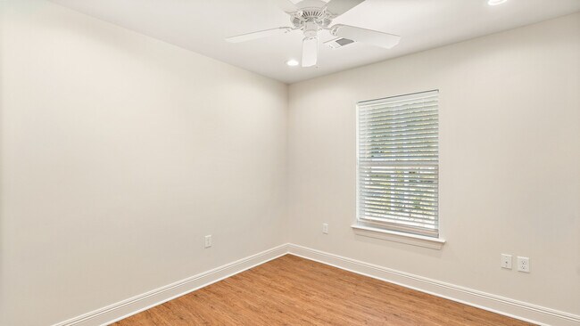 Building Photo - 41310 Brown Rd