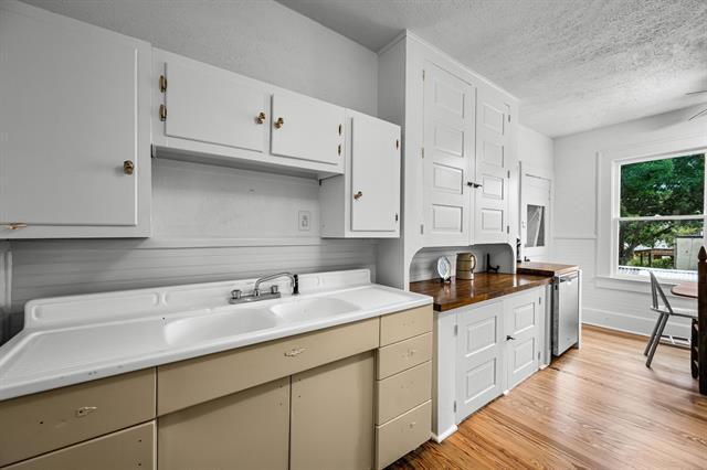 Building Photo - 5320 Junius St