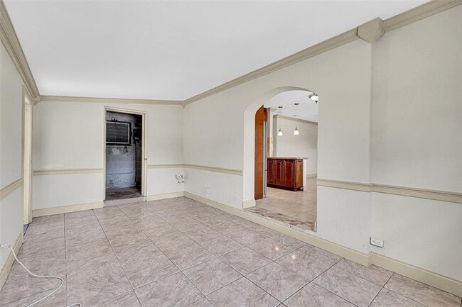 Building Photo - 257 NE 45th Ct