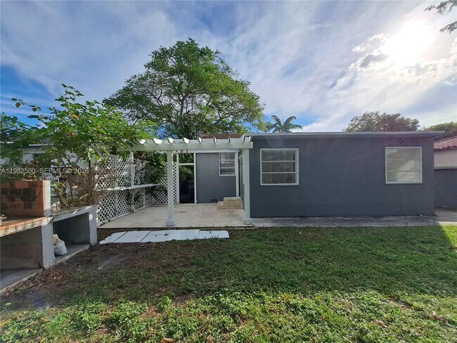 Building Photo - 335 NW 102nd St