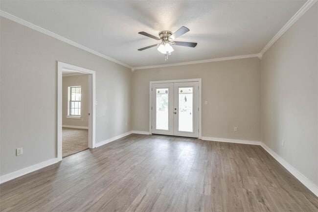 Building Photo - 329 E Washington Ave