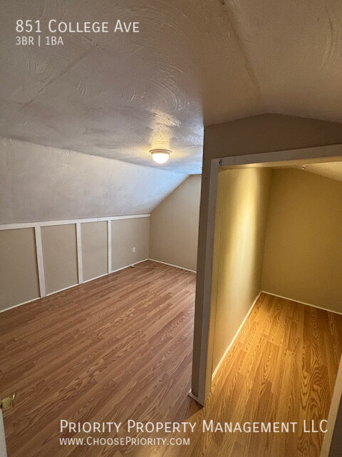 Building Photo - 851 College Ave