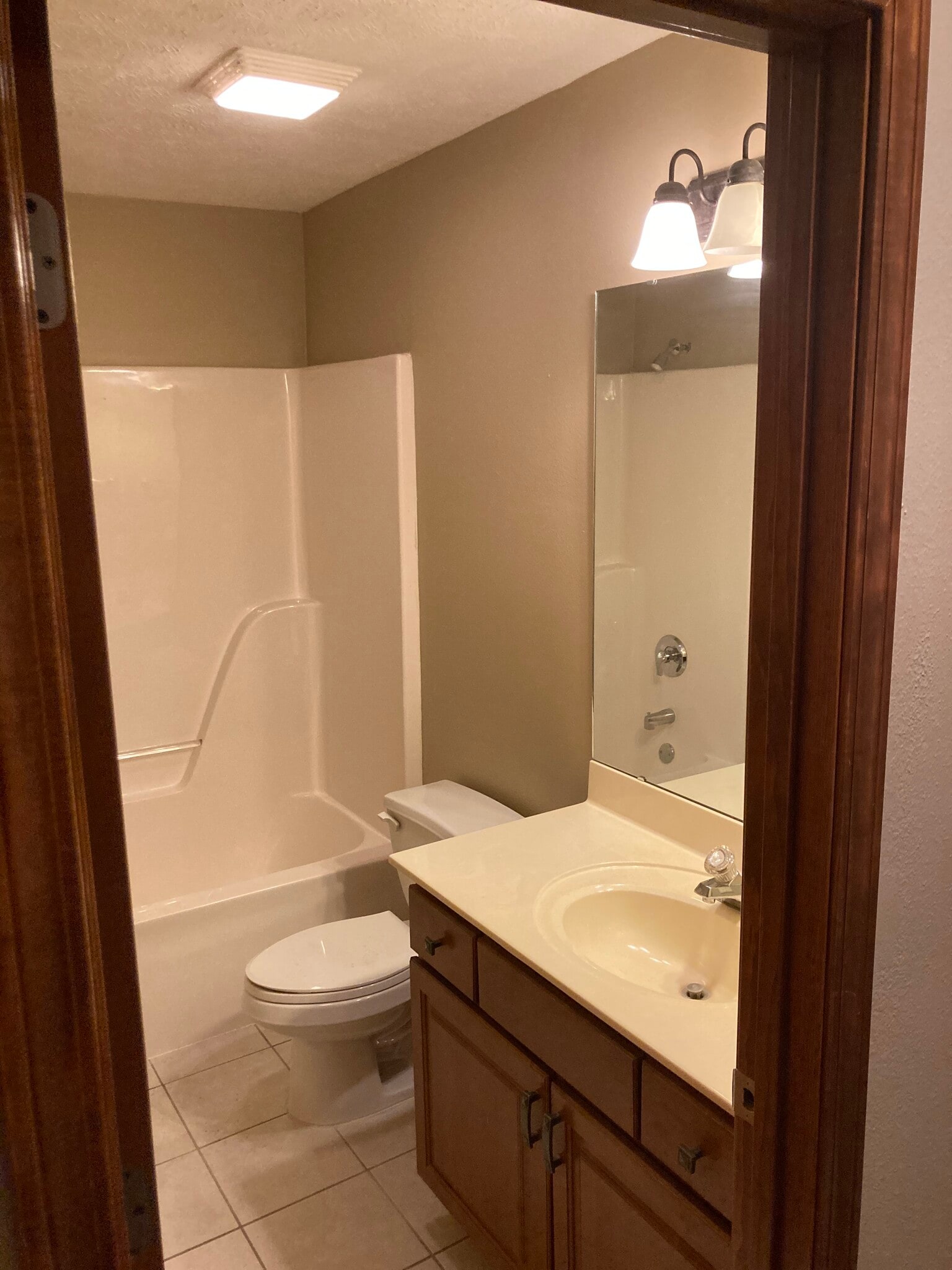 Building Photo - 502 Pepper Hill Dr