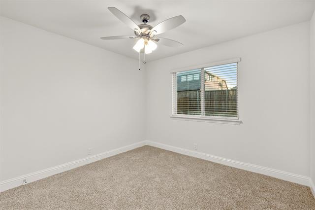 Building Photo - 613 Sedona St