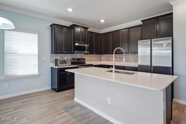 Building Photo - 351 St James Way