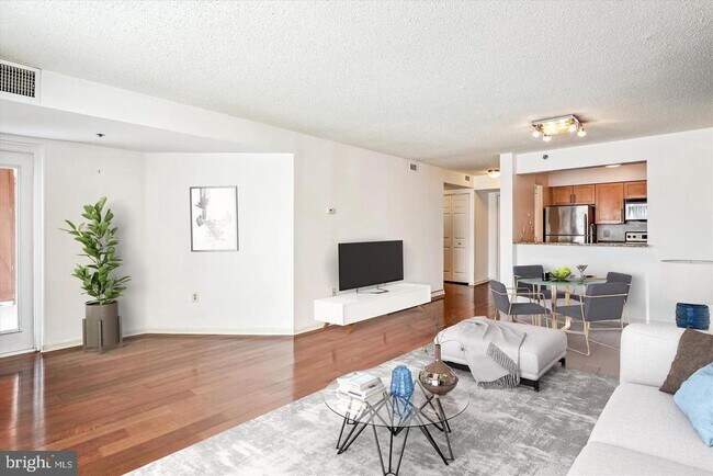 Building Photo - 10101 Grosvenor Pl