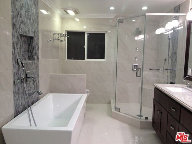 Building Photo - 17230 Avenida de la Herradura