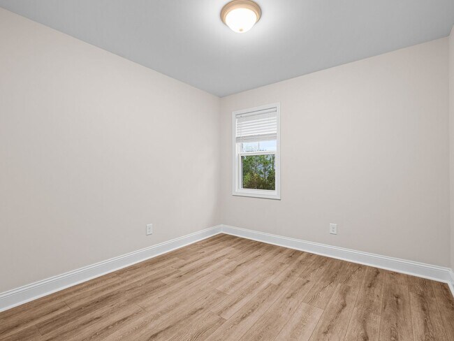 Building Photo - Townhome in Sneads Ferry