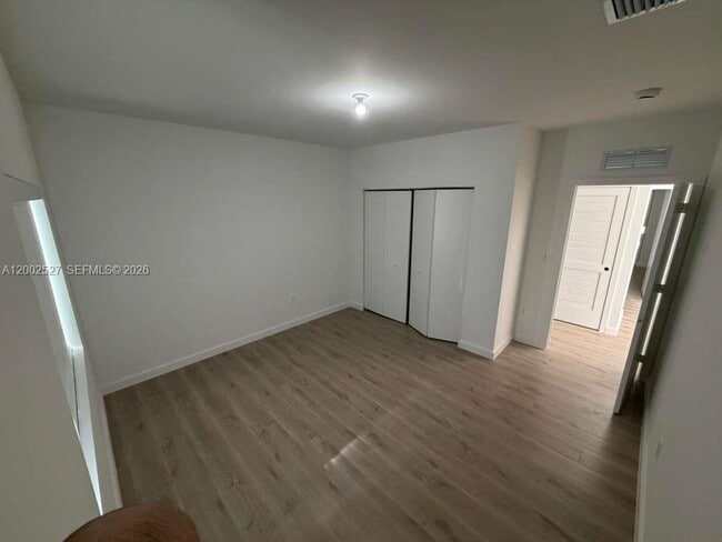 Building Photo - 831 SE 9th Ave