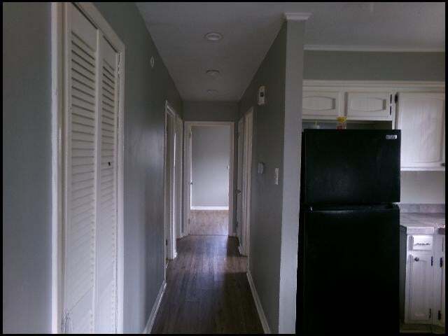 Building Photo - 305 Smart St