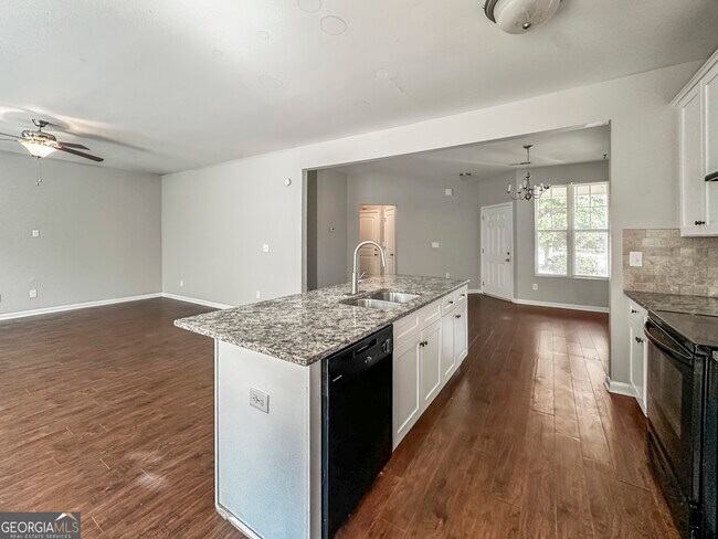Building Photo - 134 Daisy Cir