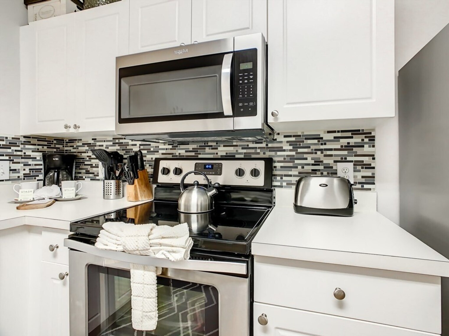 Building Photo - 2314 Silver Palm Dr