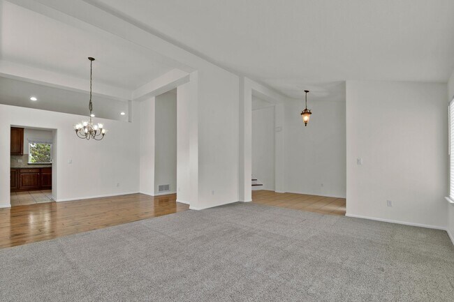 Building Photo - 705 Witchhazel Ct