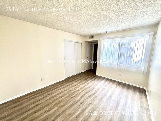 Building Photo - 2 Bed 1 Bath Apartment For Rent in Long Beach