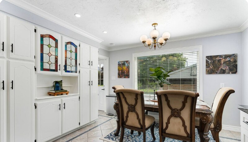 Building Photo - 444 N Oakley St