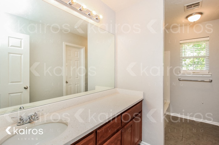 Building Photo - 4416 Applegate Dr