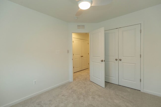 Building Photo - 3 Bed/3.5 Bath NEW Townhome in Charles Tow...