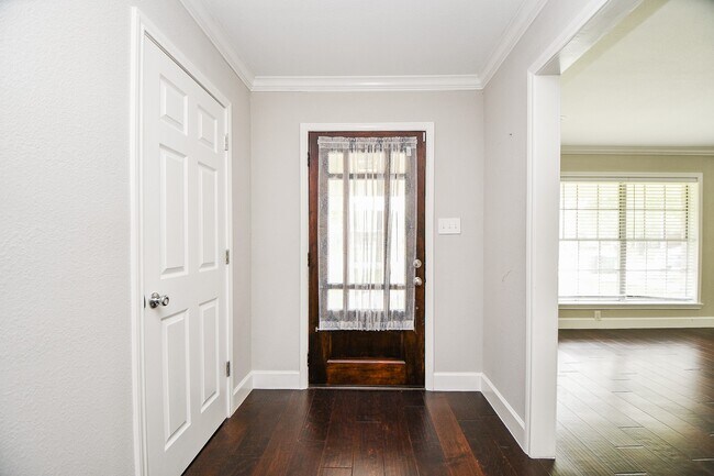 Building Photo - 4310 Woodvalley Dr