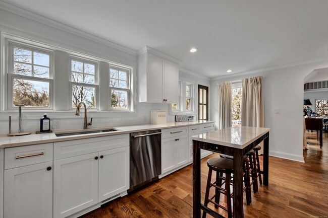 Building Photo - 75 Green Hill Rd