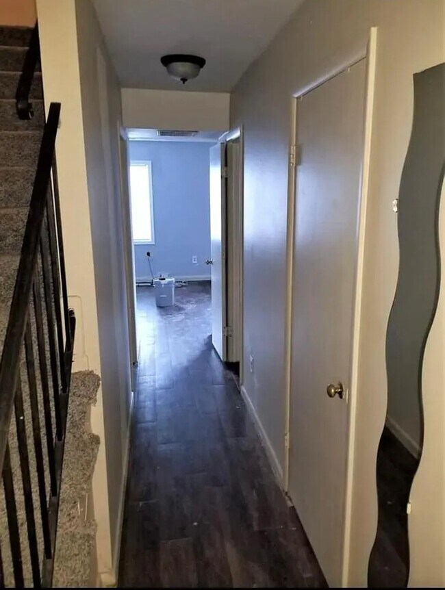 Building Photo - 576 Crestwood St SW