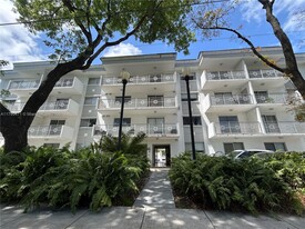 Building Photo - 445 SW 11th St