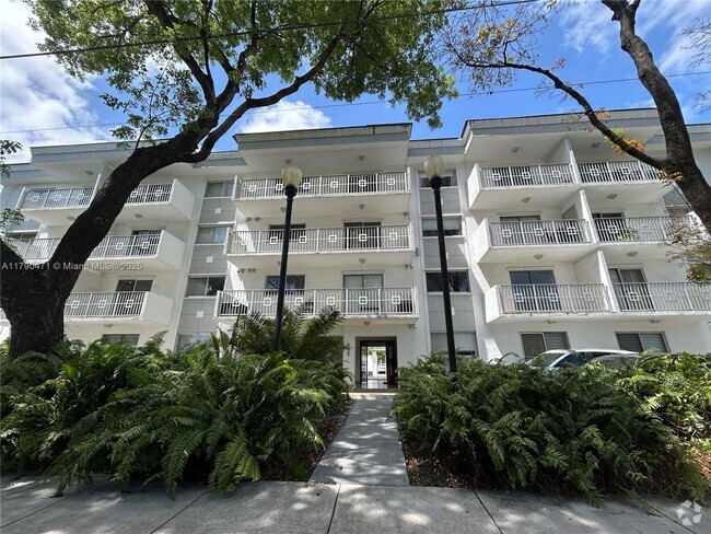 Building Photo - 445 SW 11th St