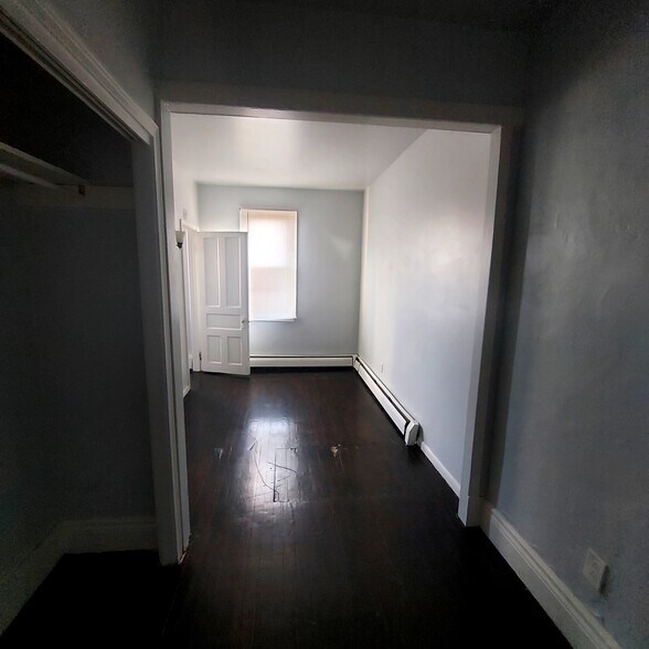 Building Photo - 468 Amherst St
