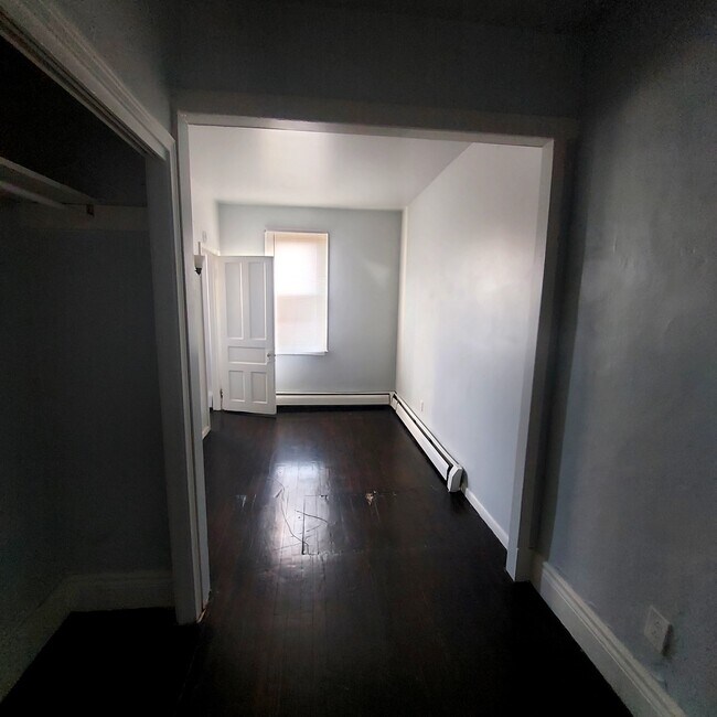 Building Photo - 468 Amherst St