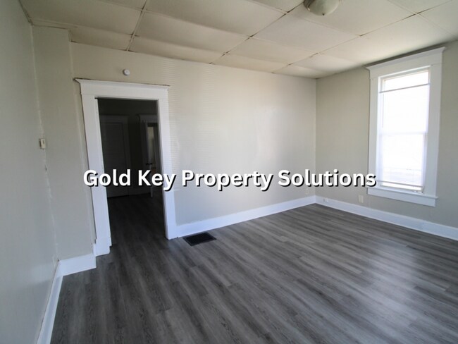 Building Photo - 907 W Main St