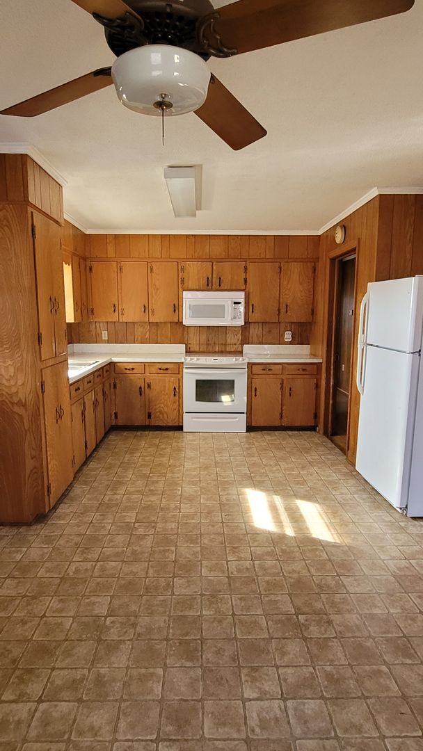 Building Photo - 206 Columbia Ave