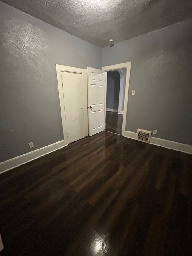 Building Photo - 2 bedroom 1 Bathroom House