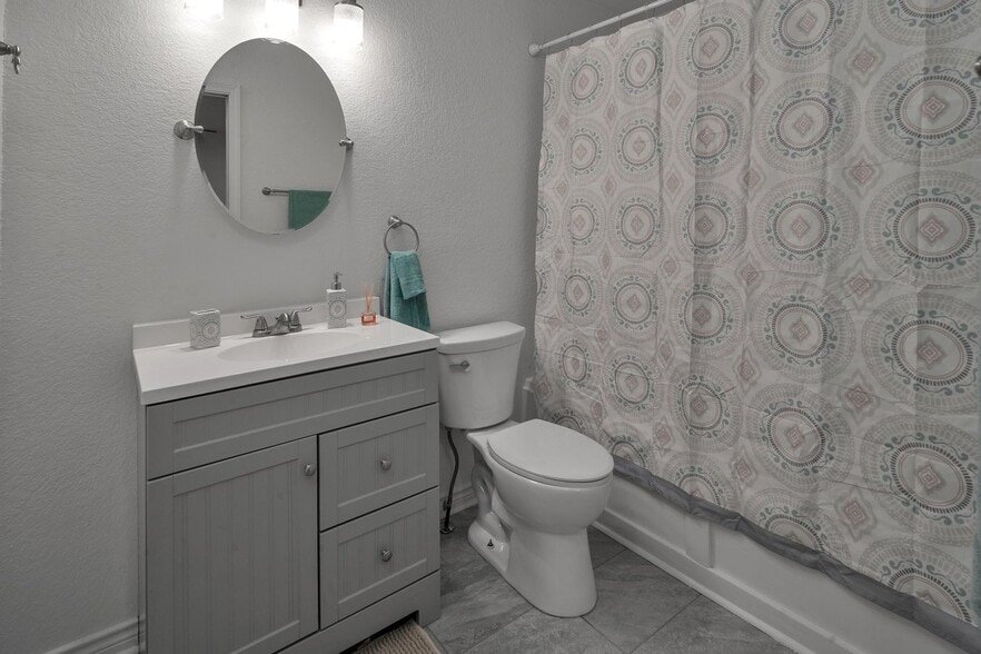 Building Photo - 162 Mc Dougal Ave