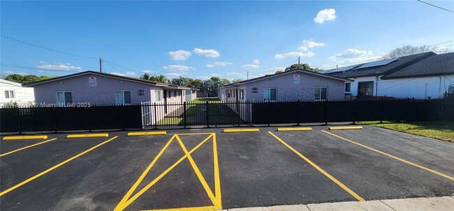 Primary Photo - 865 NW 10th St