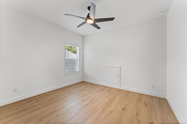 Building Photo - 8222 Sherman Pk Trl