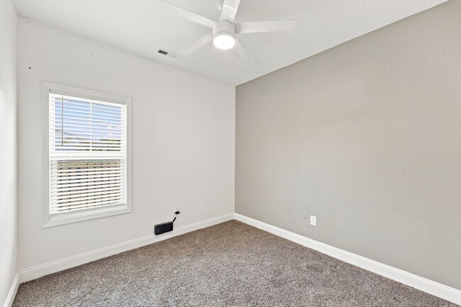 Building Photo - 233 Forester Dr