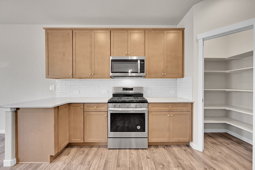 Building Photo - 16556 Hallmark Trl