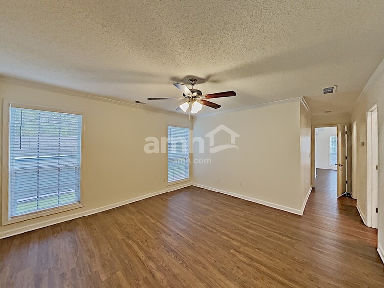 Building Photo - 1086 Berkley Dr SE