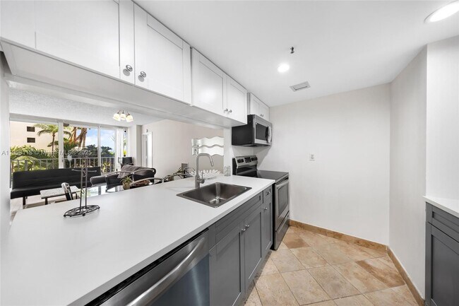 Building Photo - 7601 E Treasure Dr