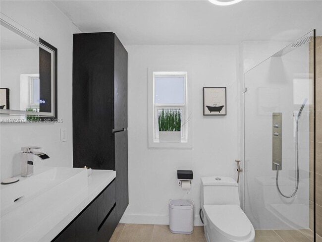 Building Photo - 920 NE 159th St