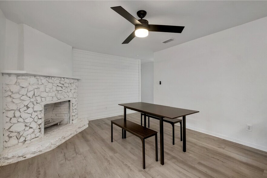 Building Photo - 2412 Talco Hills Dr