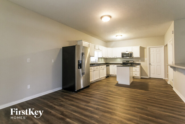 Building Photo - 6403 Pemboke Ct