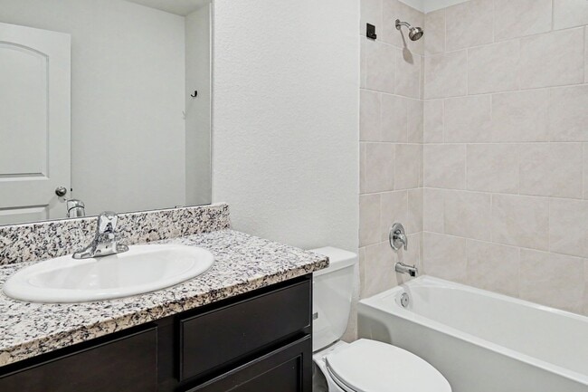 Building Photo - 3 Bed / 2 Bath in Luckey Ranch – Hardwood Floors + Fridge, W/D Included