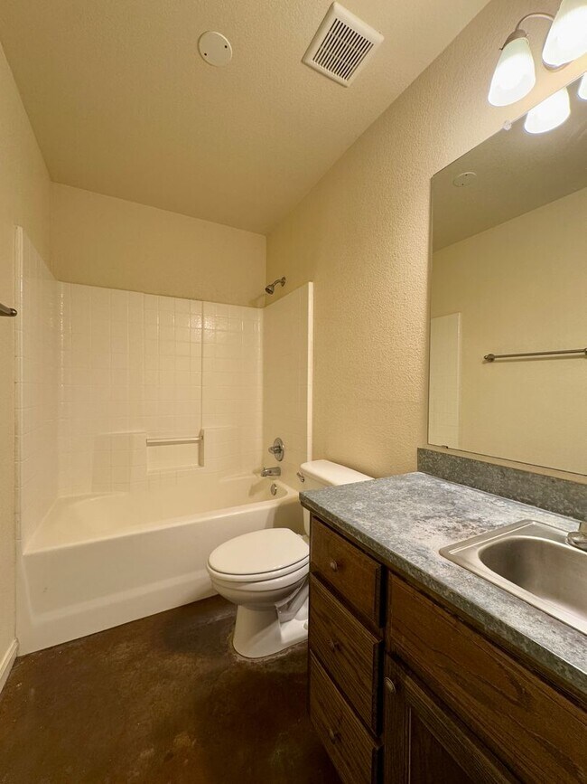 Building Photo - Duplex