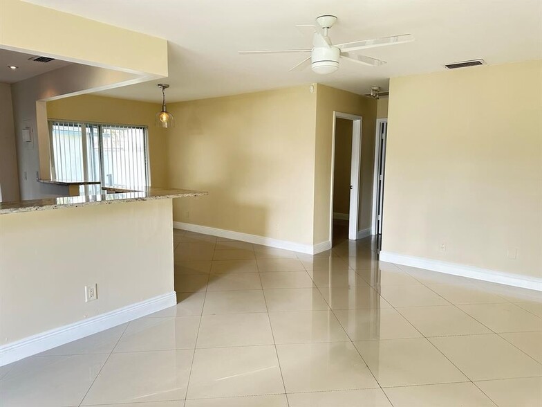 Building Photo - 3001 NW 4th Ter