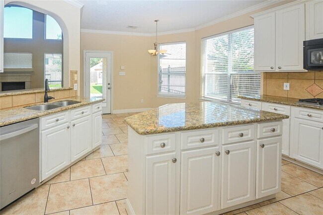 Building Photo - 8707 Westbrook Forest Dr