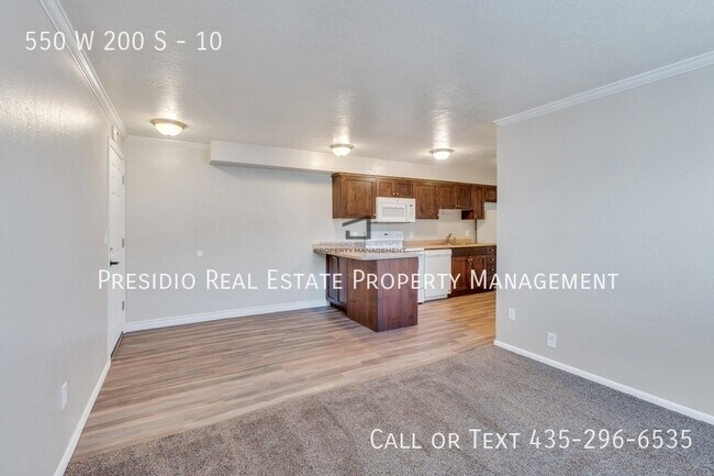 Building Photo - 550 W 200 S