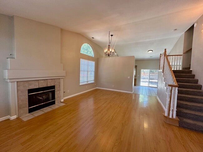 Building Photo - 3 bedroom 2.5 bathroom corner lot