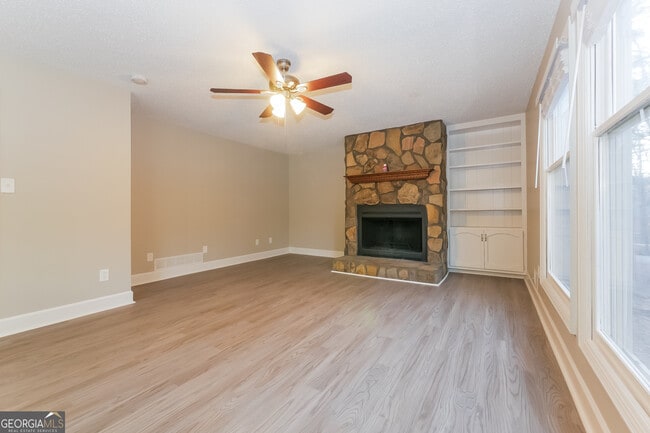 Building Photo - 325 Derby Dr