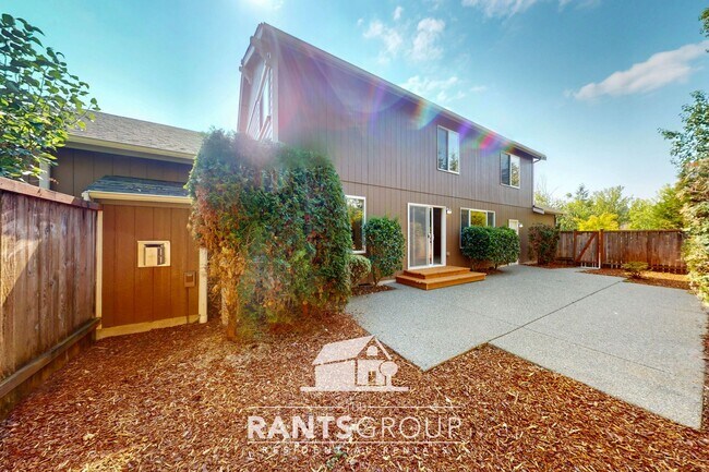 Building Photo - Fantastic Neighborhood! Easy Commute to JB...